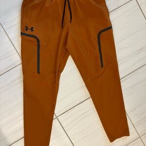 Men under Armour athletic pants light white burnt orange size XL
